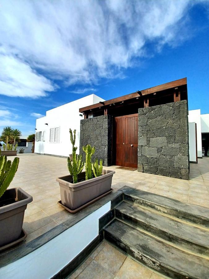 Villa Lanzarote Puerto Calero Exterior photo